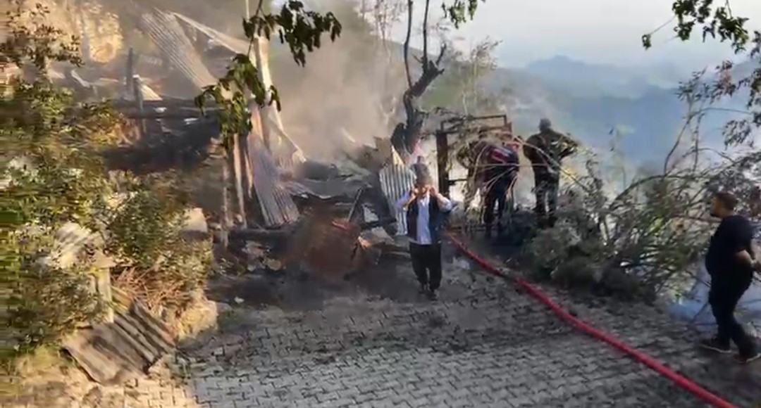 Kozan’da yayla evinde çıkan yangın kontrol altına alındı