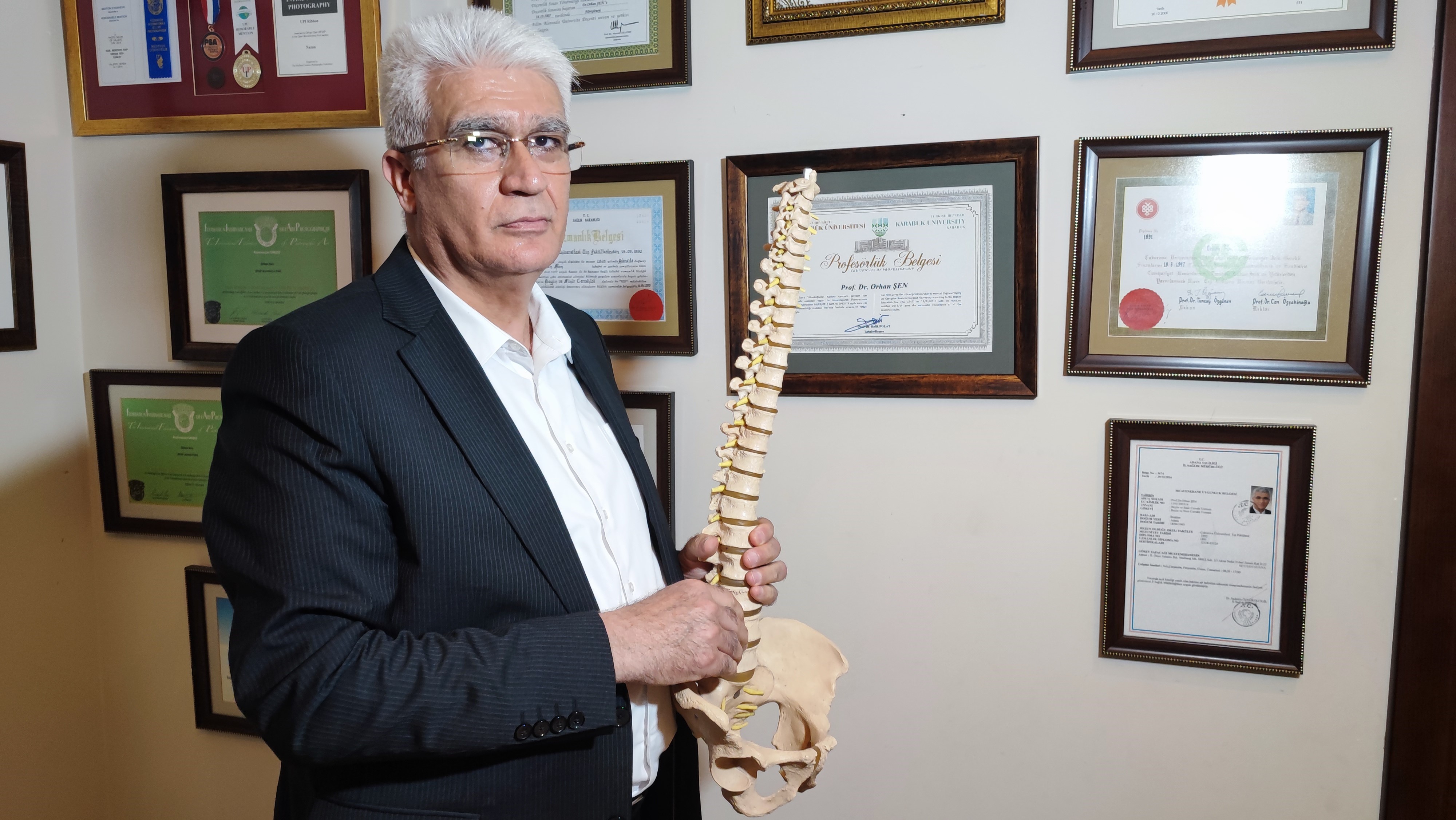 Başının üzerine suya atlayanlar dikkat: Bir anlık hata ömür boyu felce neden olabilir