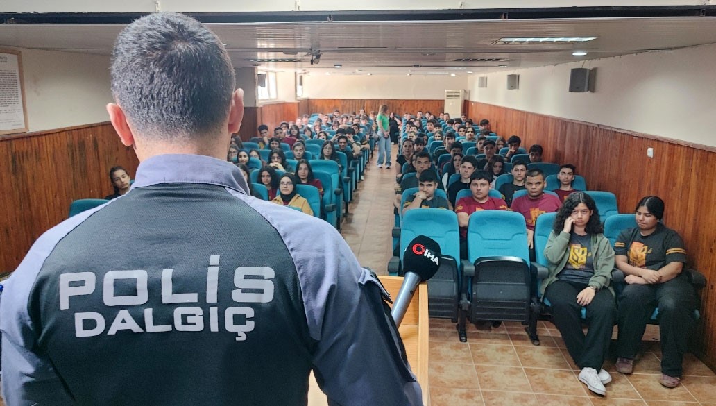 Dalgıç polislerden öğrencilere hayat kurtaran uyarı