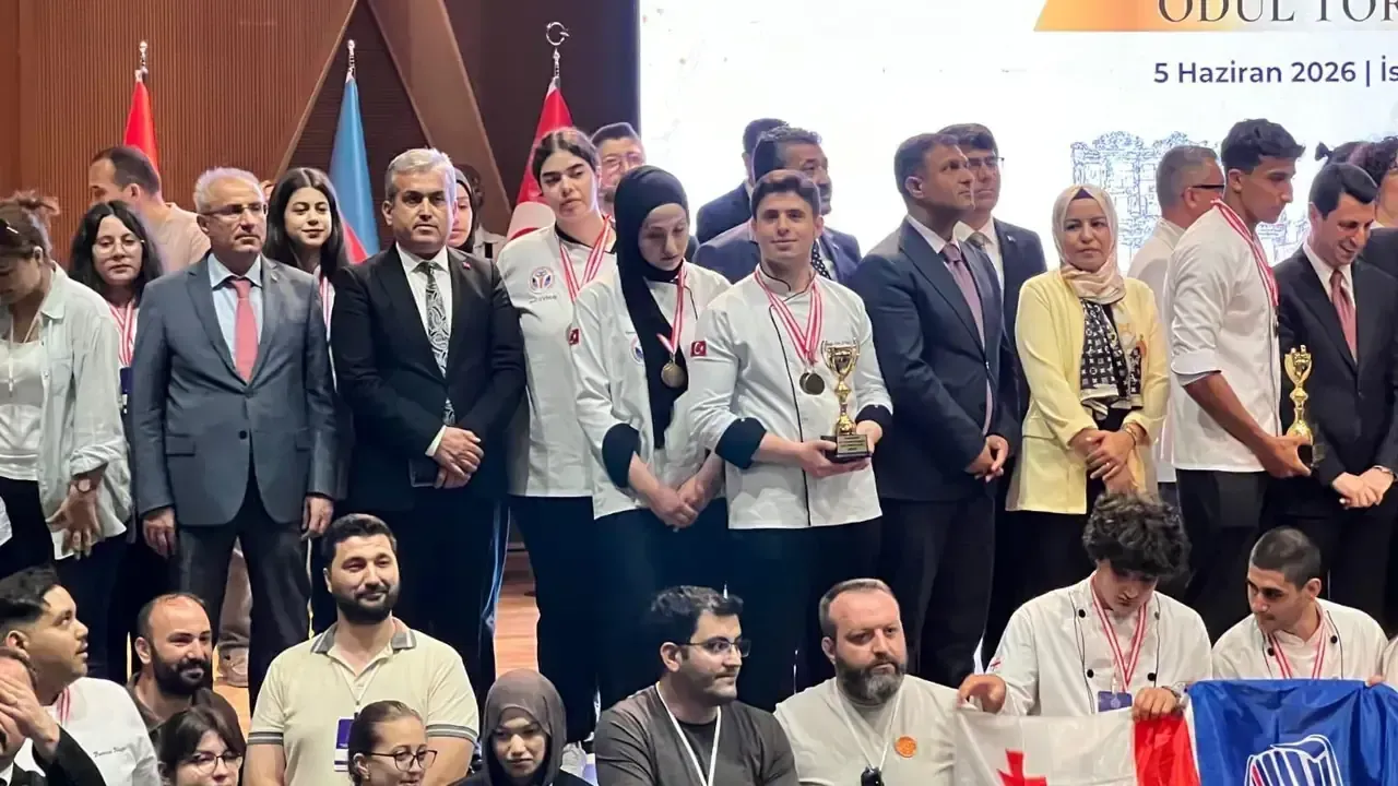 Nezihe Yalvaç Lisesi Türkiye’nin en iyi 3 okulu arasına girdi