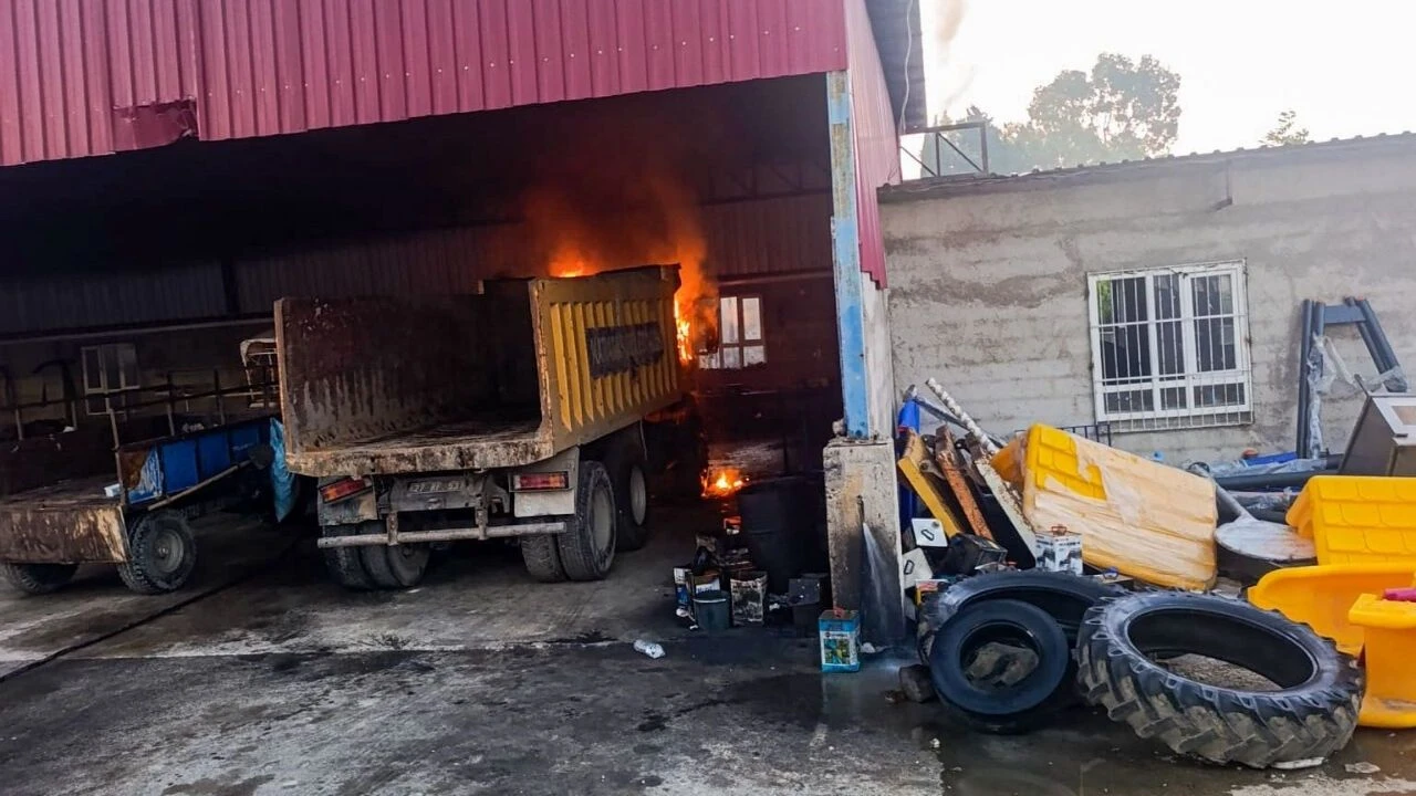 Karataş Belediyesi garajında yangın paniği