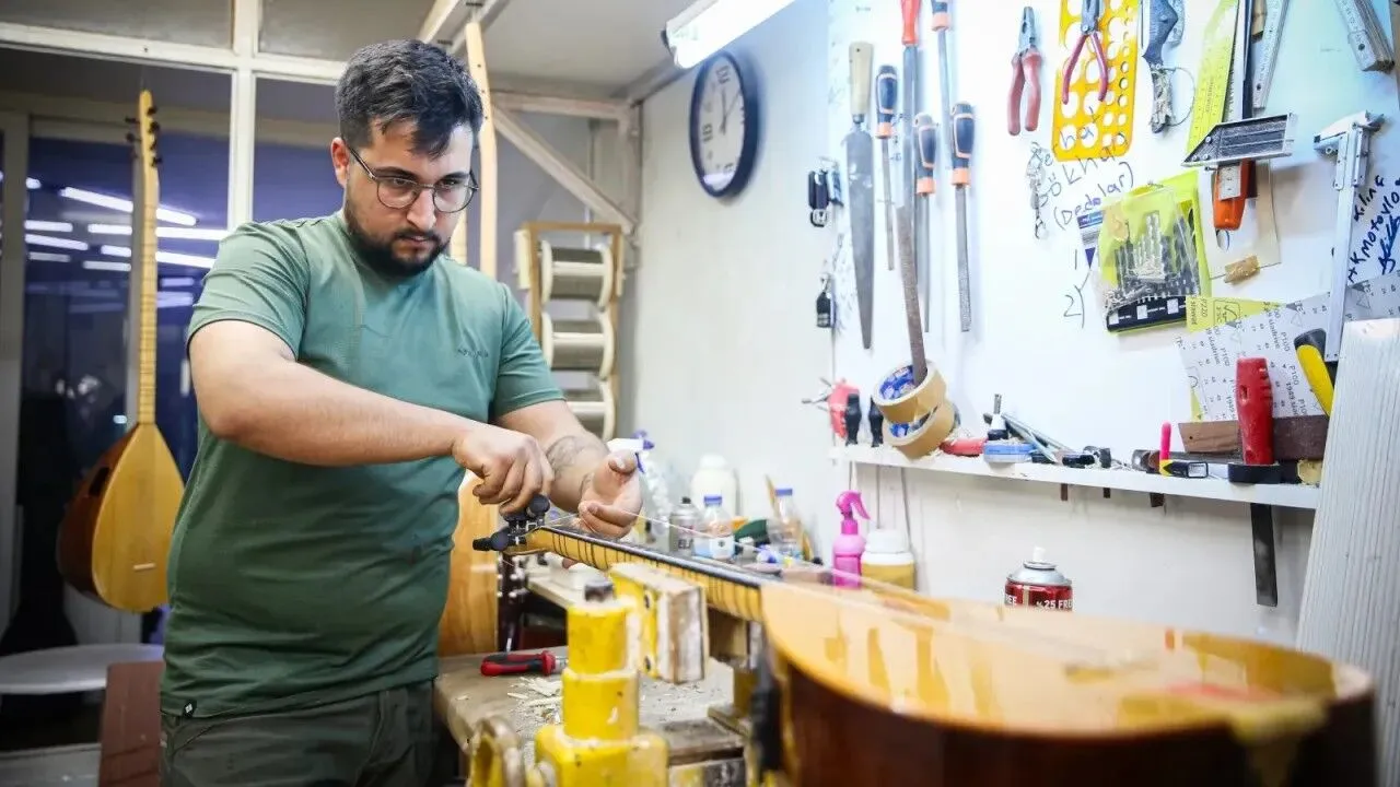 Adanalı bağlama ustasının eserleri yurt dışına gid