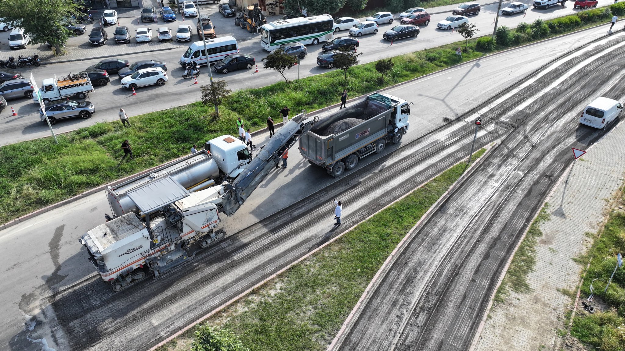 Adana’da 9 kilometrelik asfalt çalışması başladı