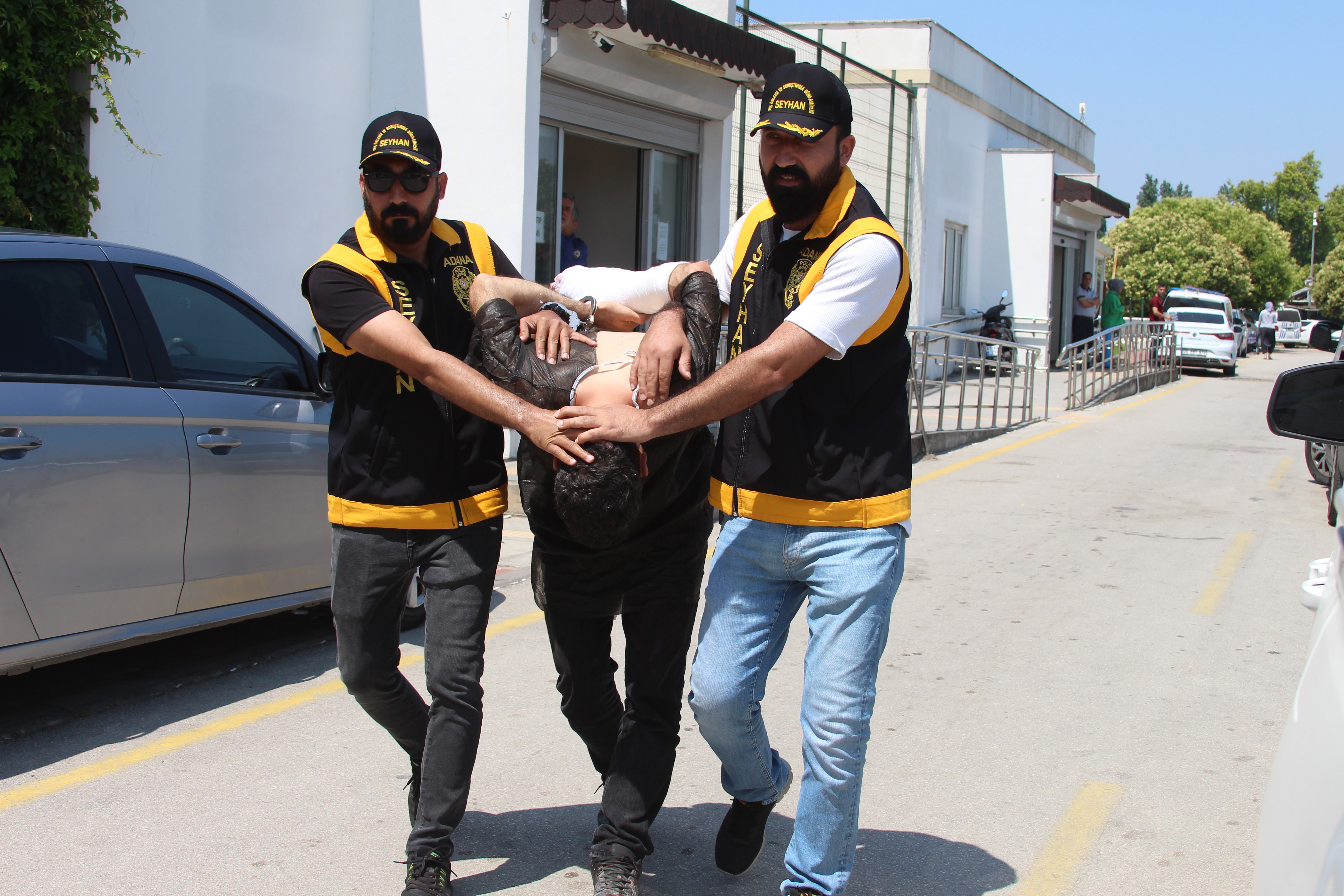 Platonik aşık olduğu kadını 7 yerinden bıçaklayan zanlı tutuklandı
