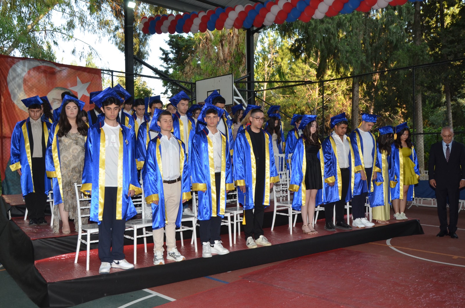 Adana Final Okulları’nda mezuniyet coşkusu