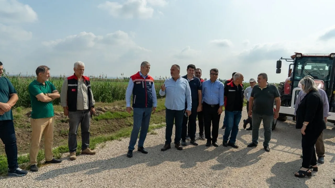 İl Müdürü Bayazıt hasat alanında çiftçilerle buluştu