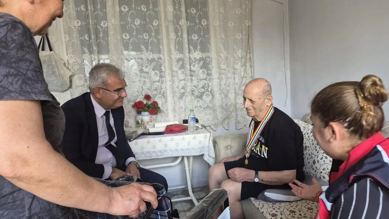 Mustafa Gökboğa’dan Kore Gazisi Hakkı Özgülmaz’a ziyaret