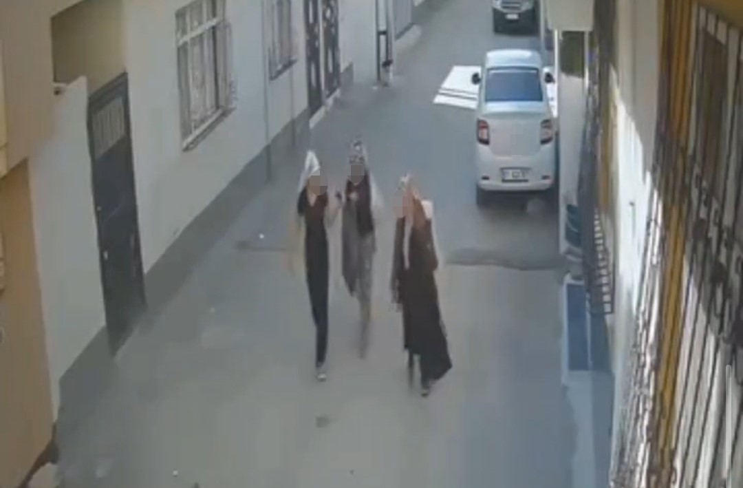 Gülbahçesi Mahallesi’nde eve giren 3 kadın mutfak malzemelerini çaldı