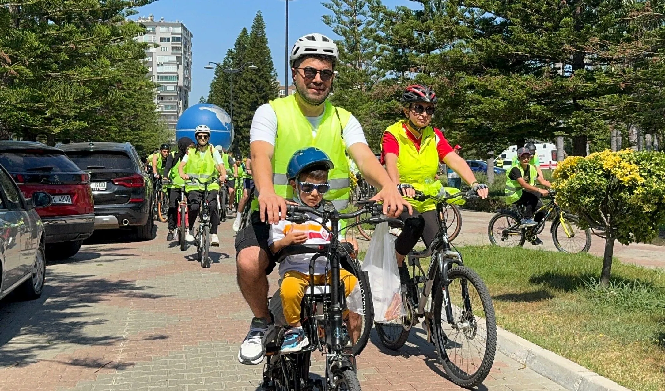 Adana’da yüzlerce kişi sağlıklı yaşam için pedal çevirdi