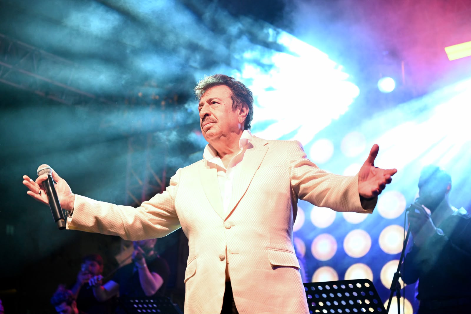 Ahmet Selçuk İlkan’ın 50. sanat yılı yolculuğu Adana’dan başladı