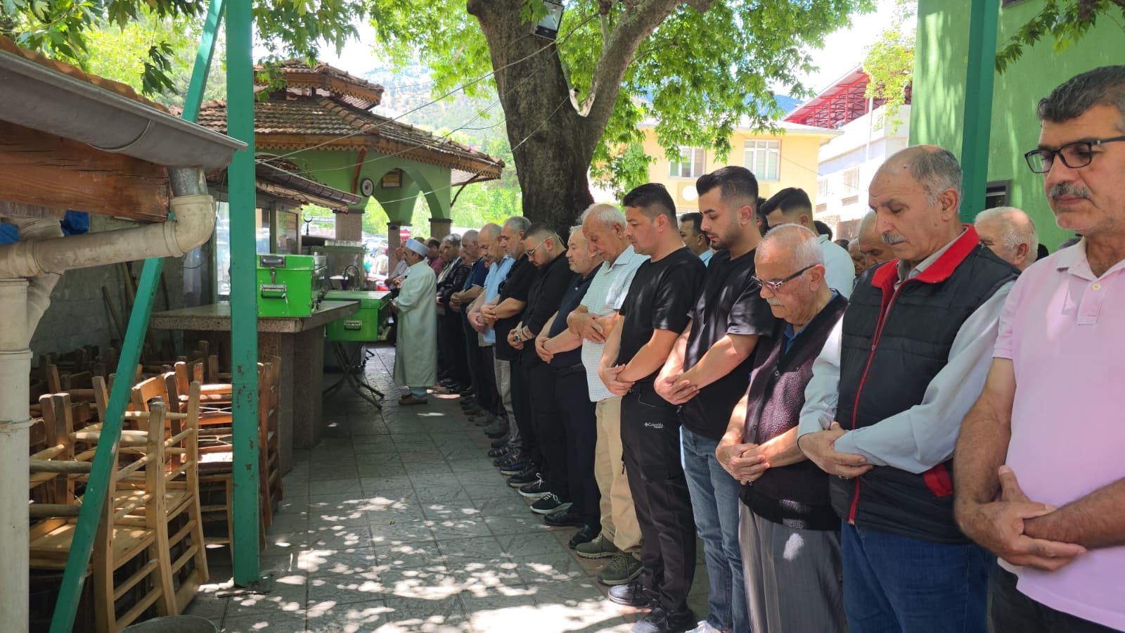 Aslıhan öğretmen ve babası Pozantı’da yan yana toprağa verildi