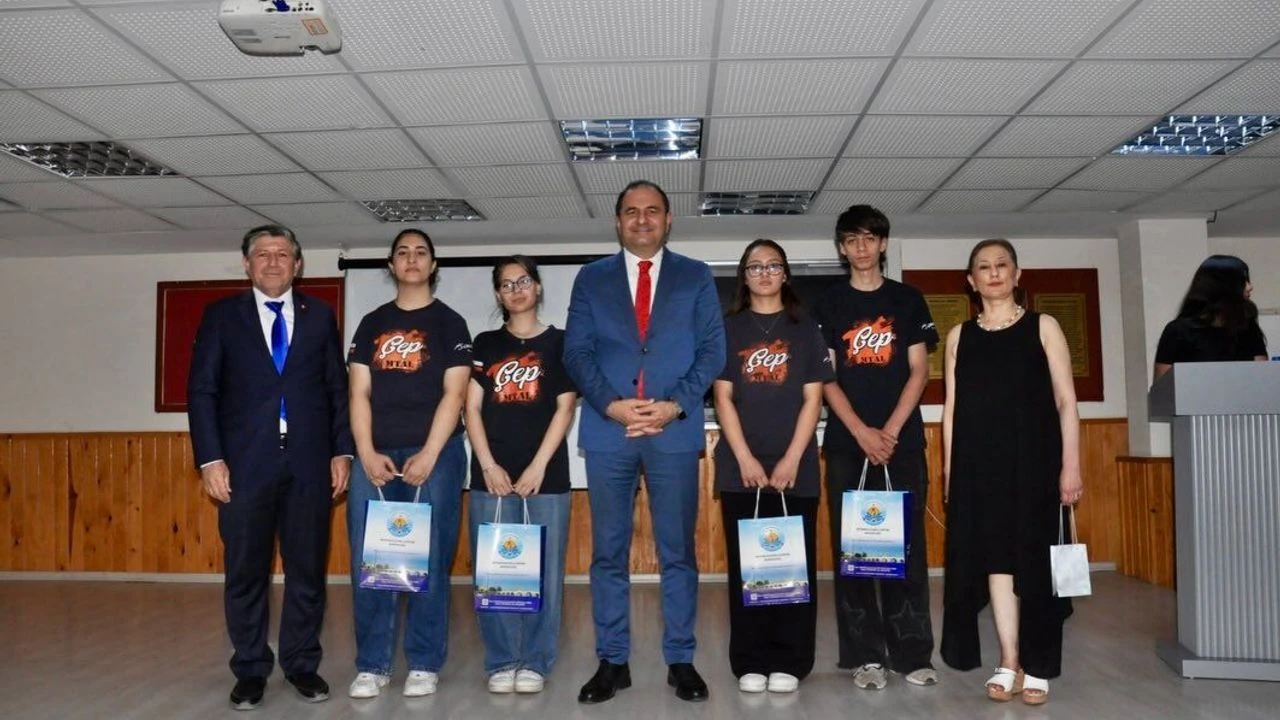 Seyhan İlçe Millî Eğitim Müdürü Murat Çelik'ten Türkiye birincisi öğrencilere ziyaret