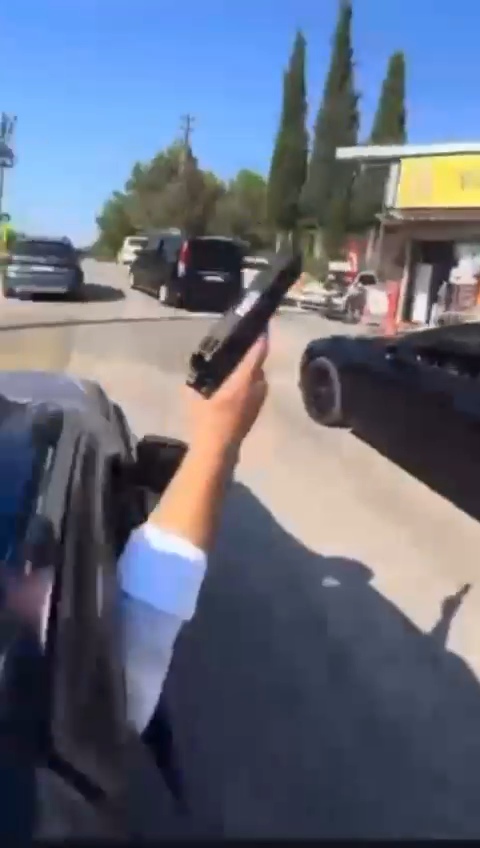 Adana’da düğün konvoyunda tabancayla havaya ateş açtı