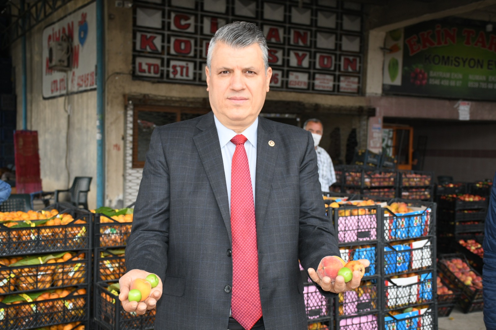 CHP Adana Milletvekili Ayhan Barut: “Sebze, meyve ve et tüketemiyoruz”
