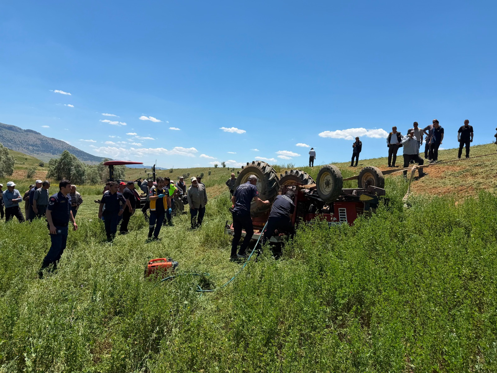 Tufanbeyli’de traktör devrildi: 1 kişi hayatını kaybetti