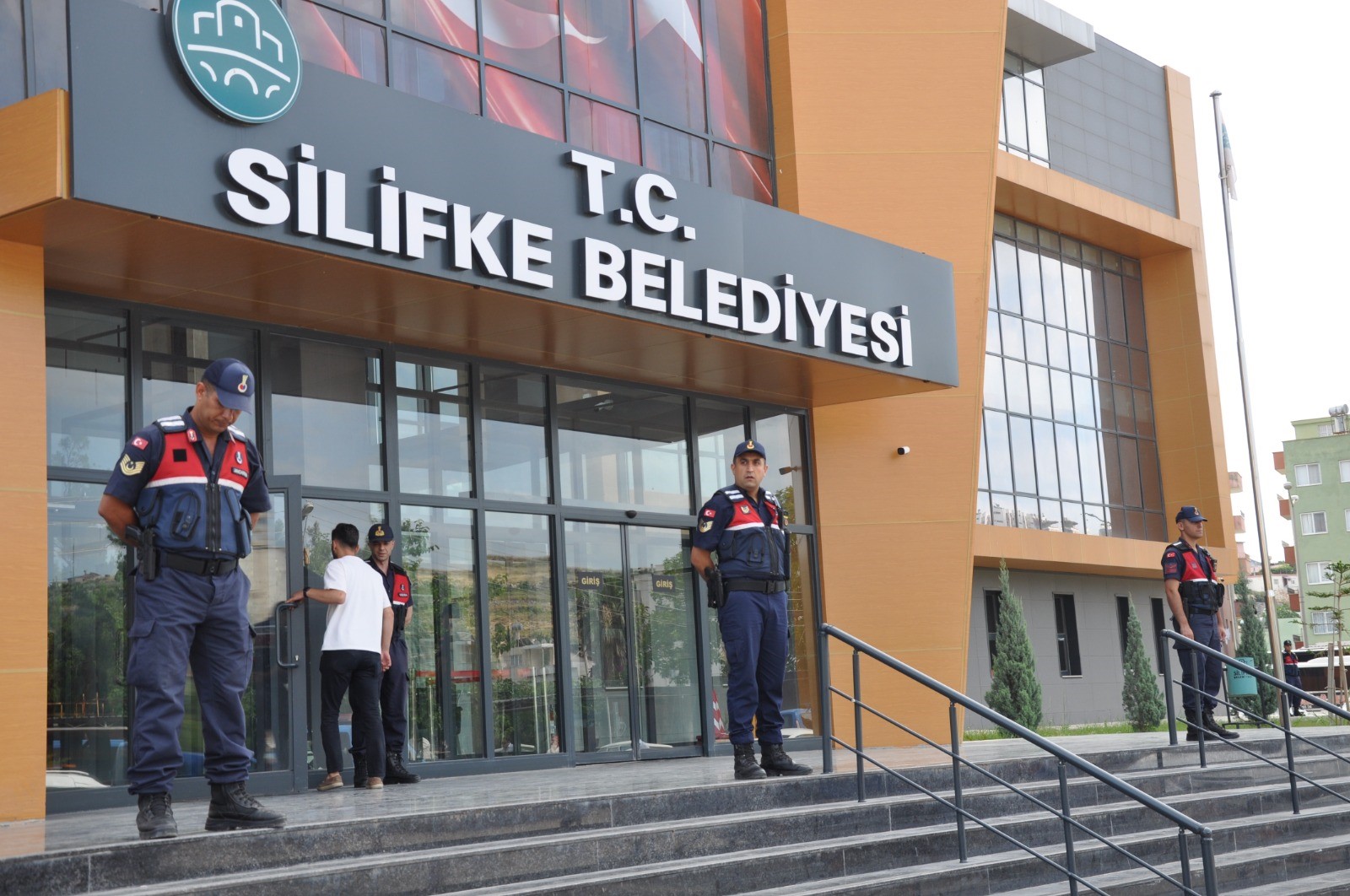 Silifke Belediyesine operasyon: Başkan Mustafa Turgut dahil 18 kişi gözaltında