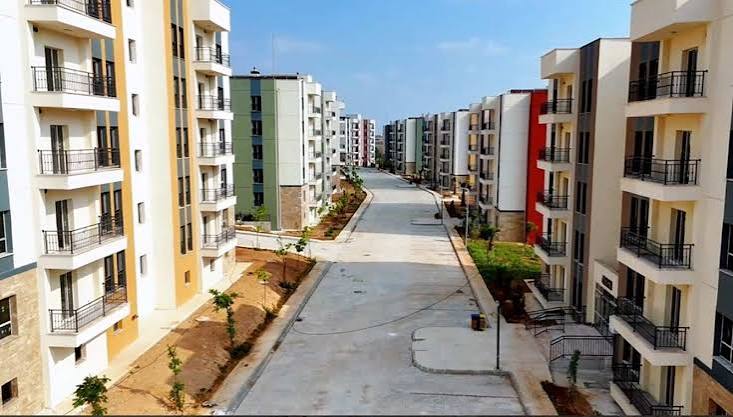 Adana'da TOKİ konutlarında anahtar teslimi başladı