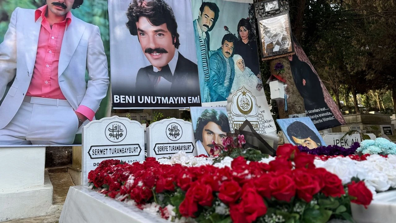 Ferdi Tayfur’un mezarında Babalar Günü yoğunluğu