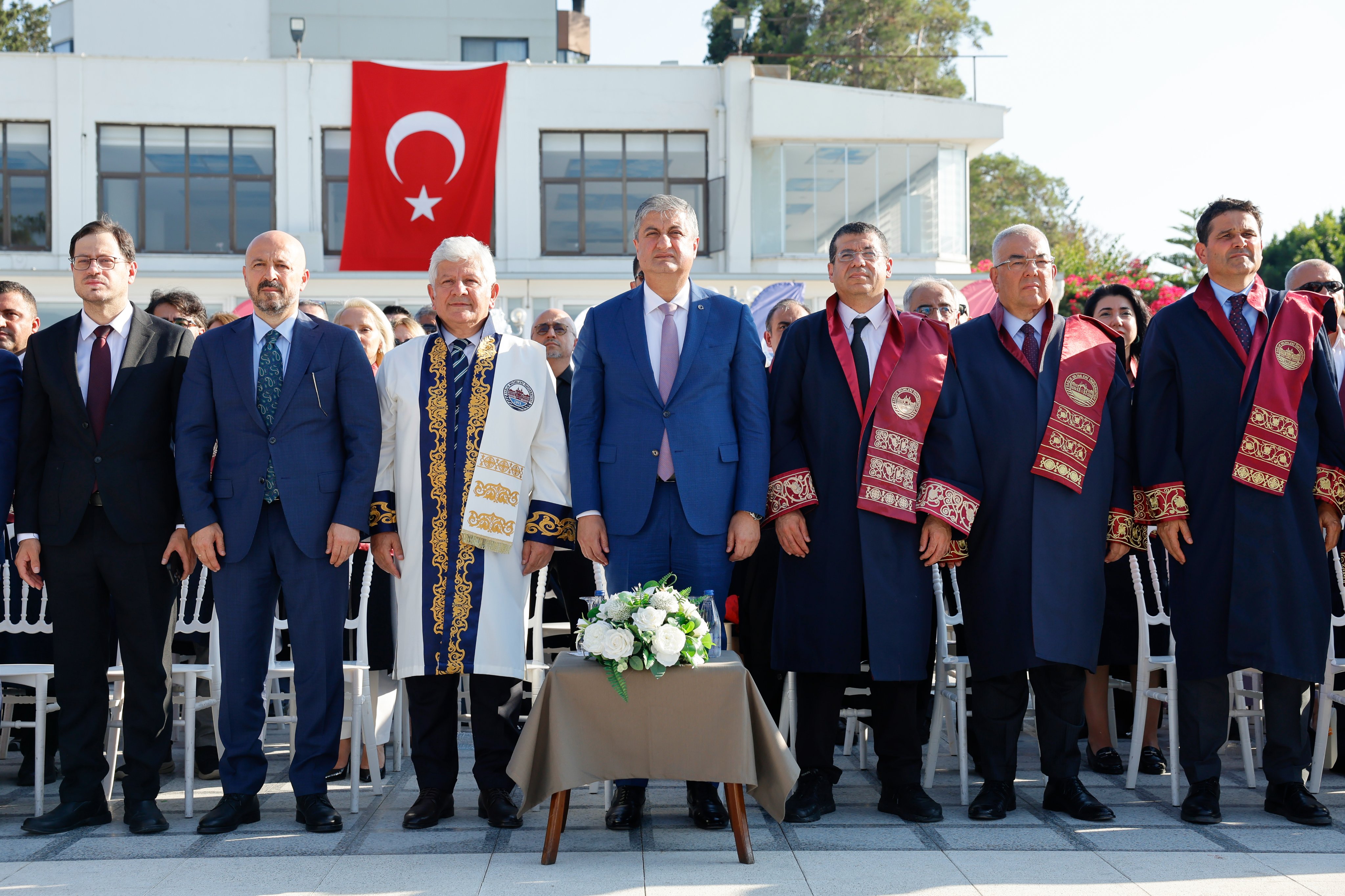 Vali Yavuz, Adana Tıp Fakültesinin ilk mezunlarının heyecanına ortak oldu