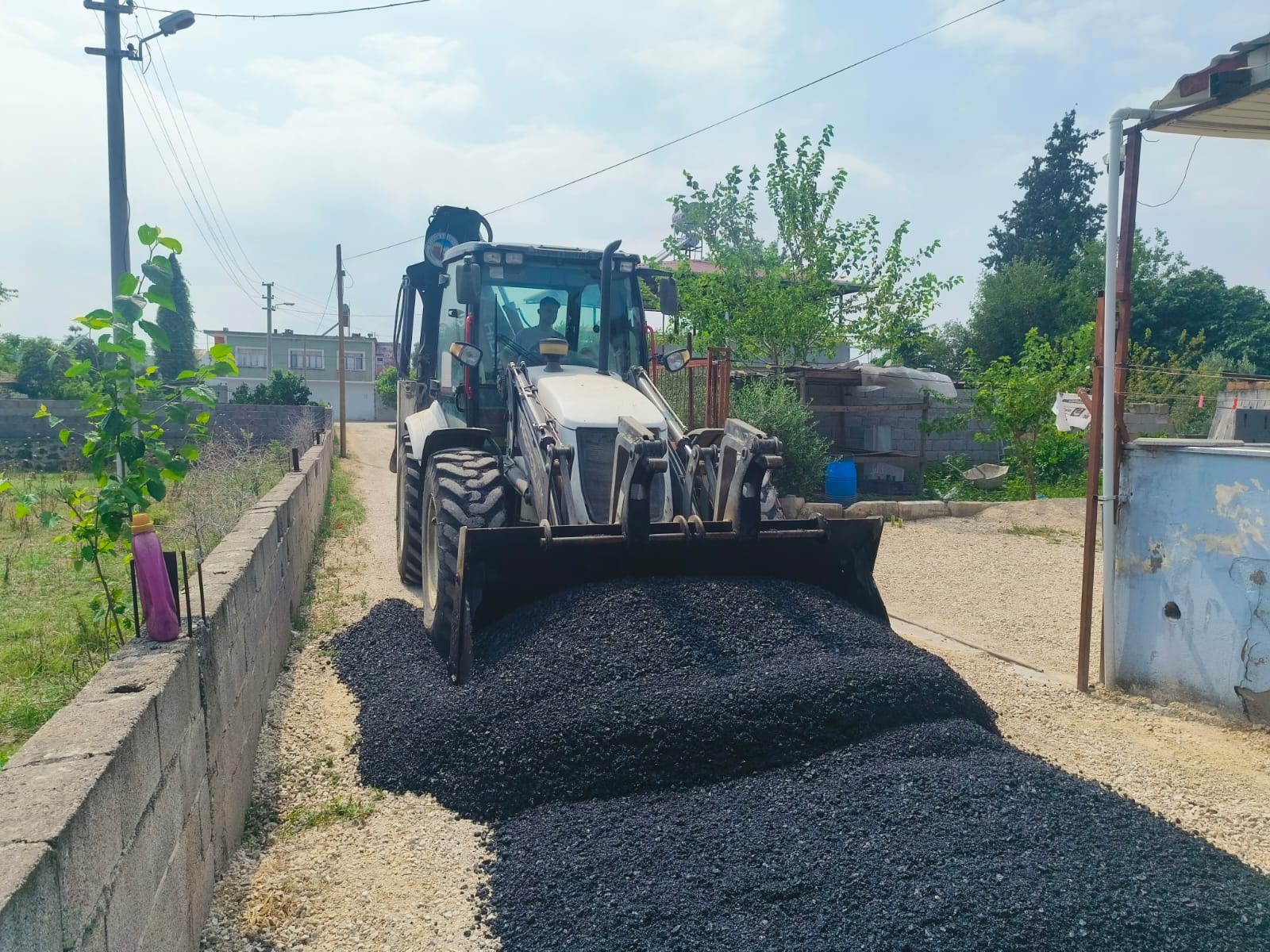 Ceyhan’da asfalt çalışmaları sürüyor