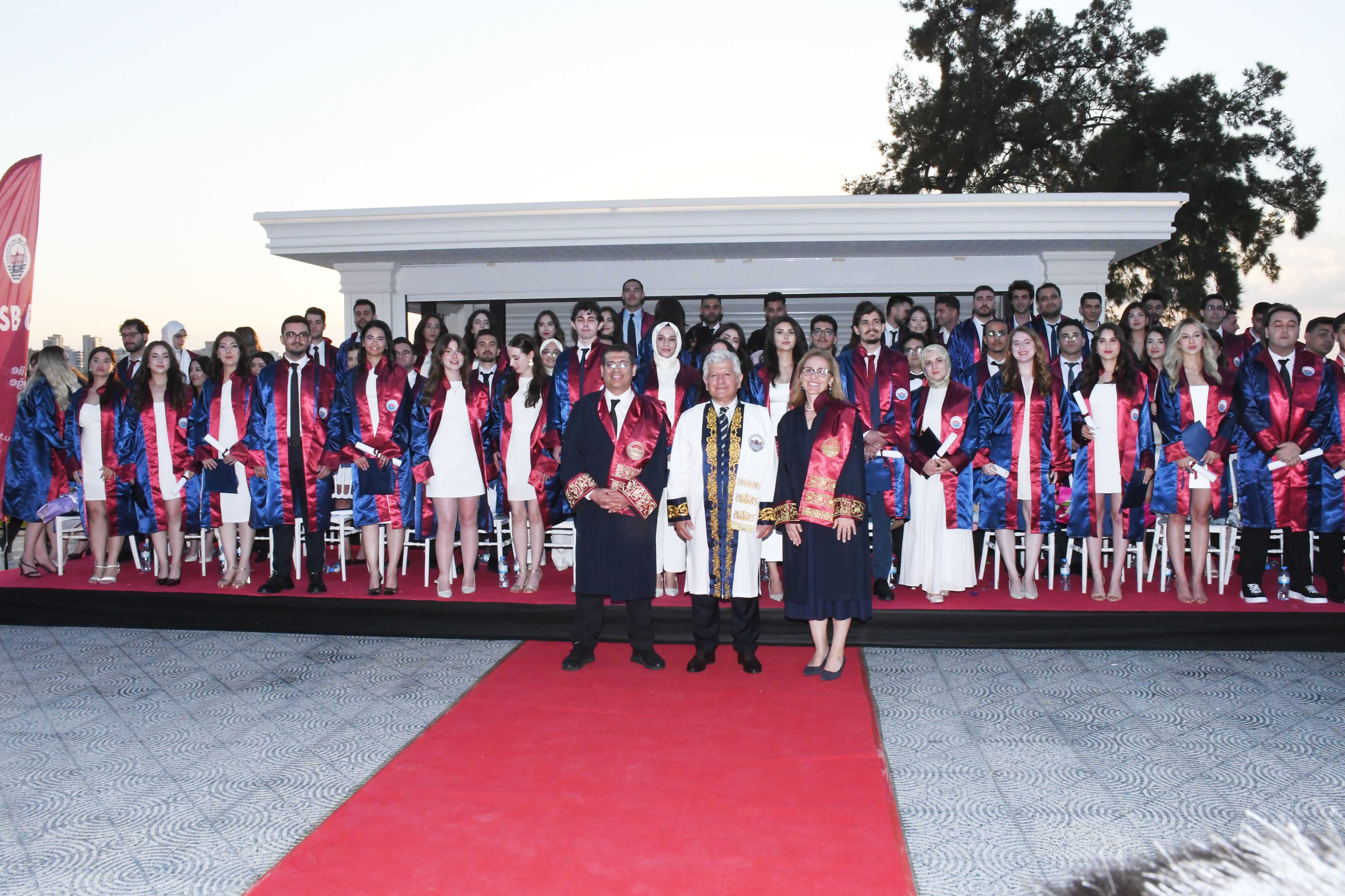 SBÜ Adana Tıp Fakültesi'nde mezuniyet coşkusu