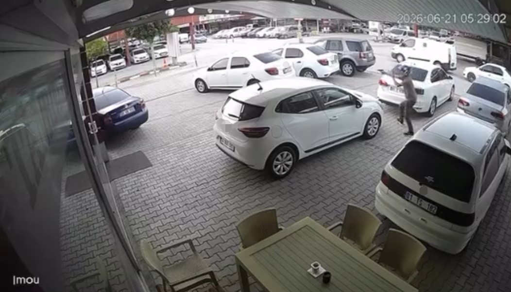 Adana'da oto galericiler sitesinde silahlı saldırı: Çok sayıda araç zarar gördü
