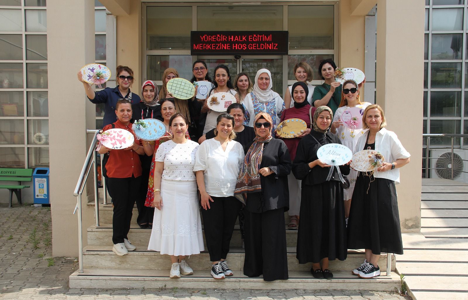Adana’da anne adayları ve ebeler sanat atölyesinde buluştu