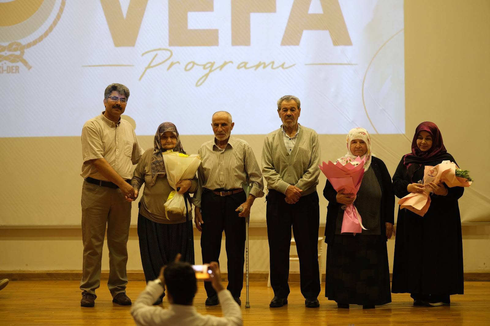 Sarıçam’da öğretmen Yaşar Çıraklı için veda programı düzenlendi