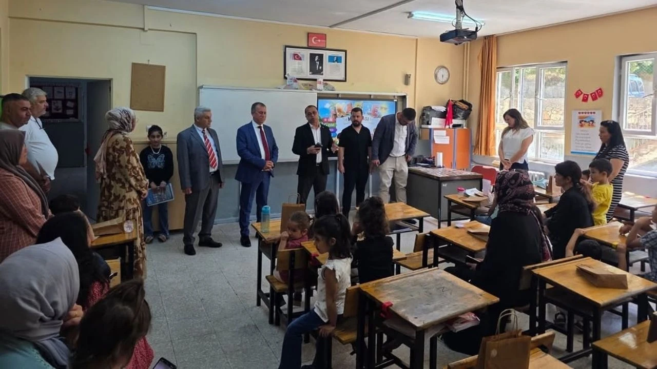 Başkan Dal öğrencilerin karne heyecanını paylaştı