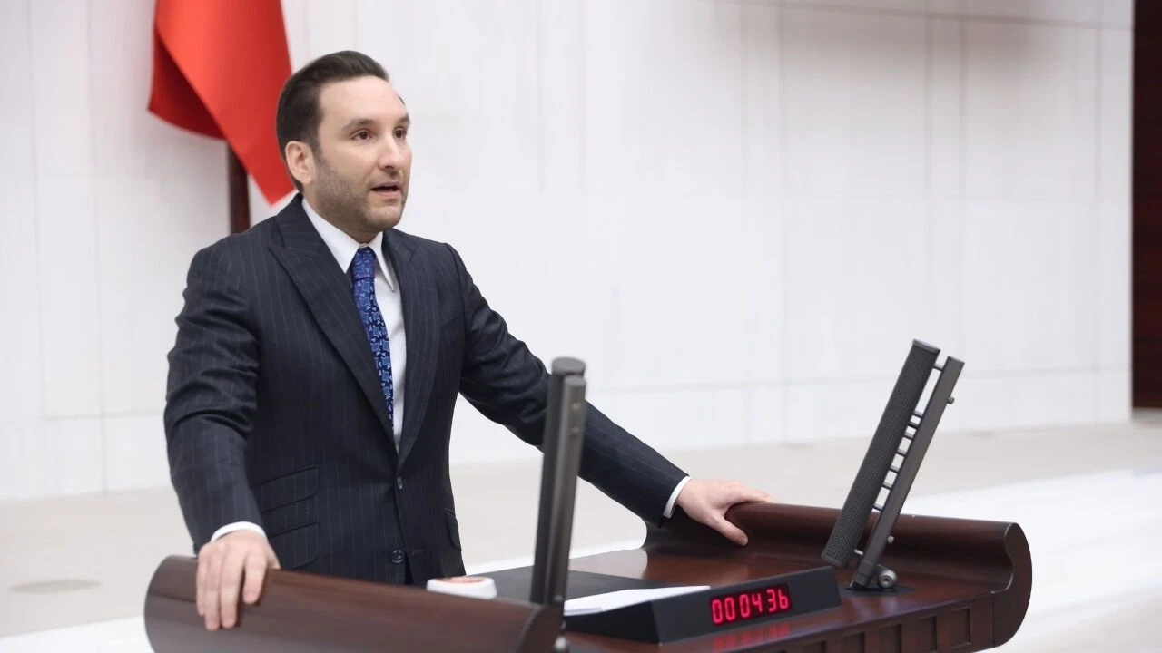 CHP Adana Milletvekili Bilal Bilici: “6,5 milyon genç odalarına hapsoldu”
