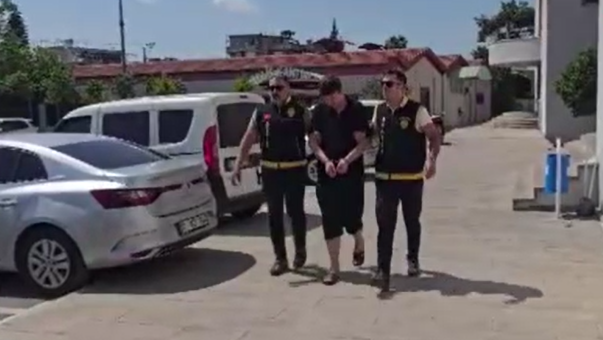 33 yıl hapisle aranan firariyi dövmesi yakalattı