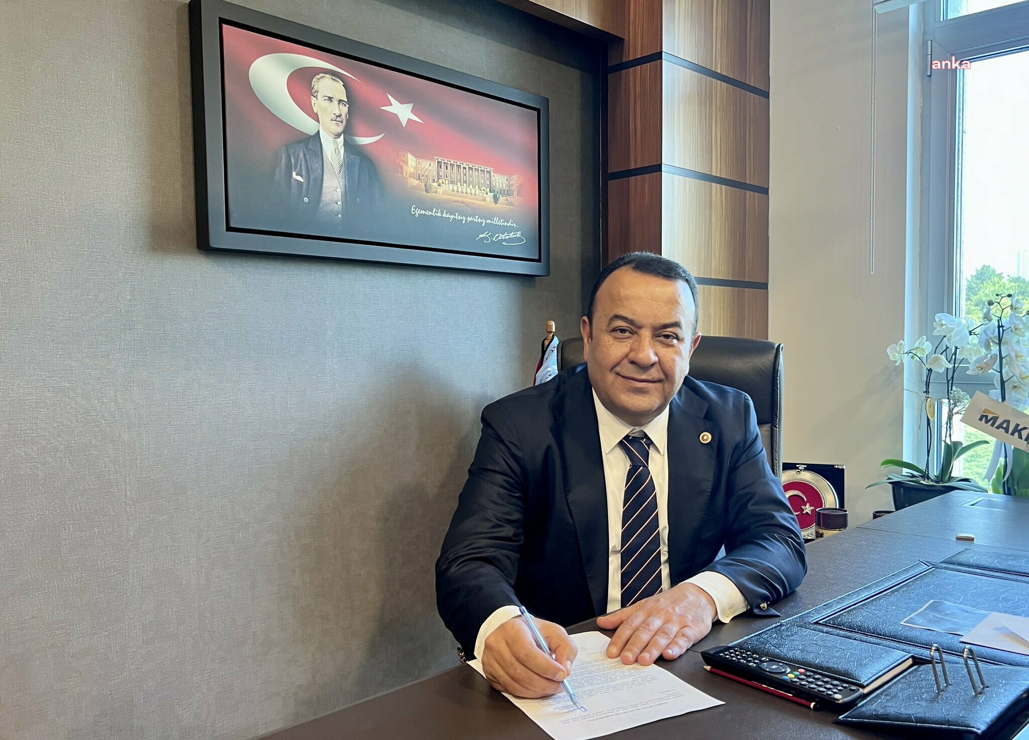 Kardeşi gözaltına alınan Beker’den CHP’ye istifa kararı