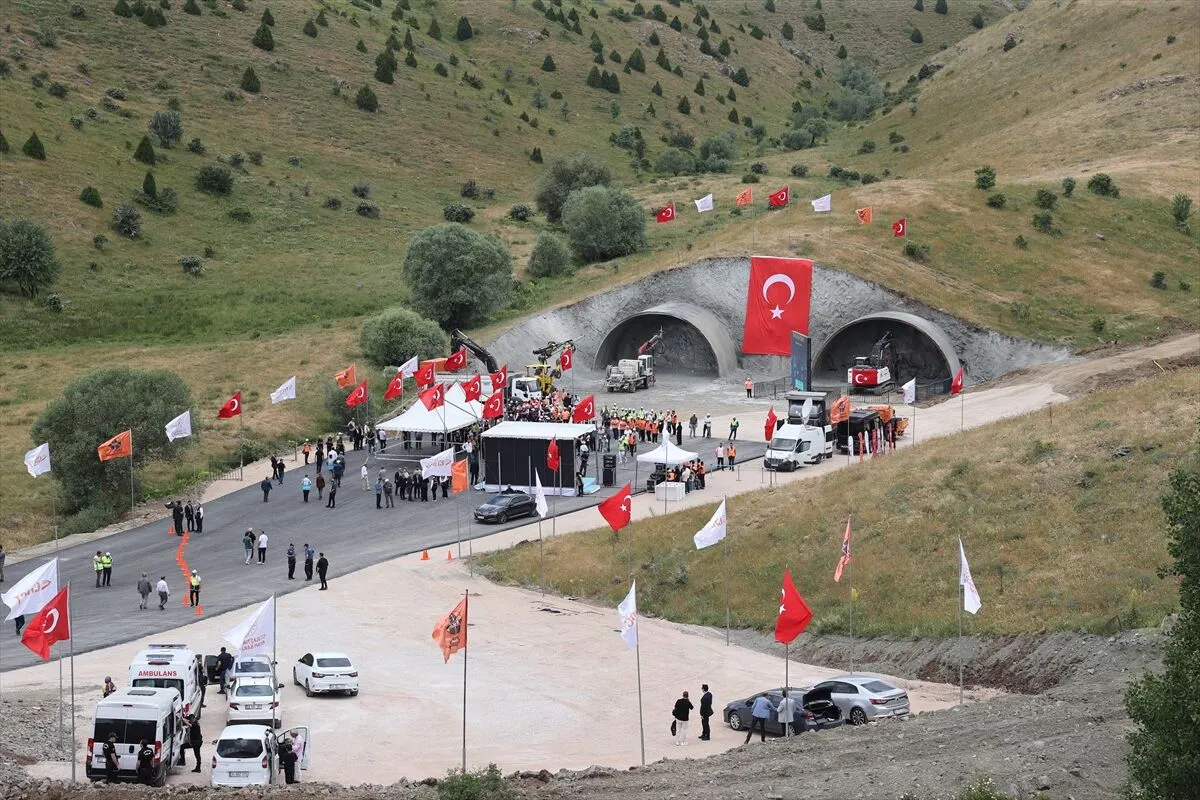 Adana-Karataş ulaşım koridorunu güçlendirecek projede temel atıldı