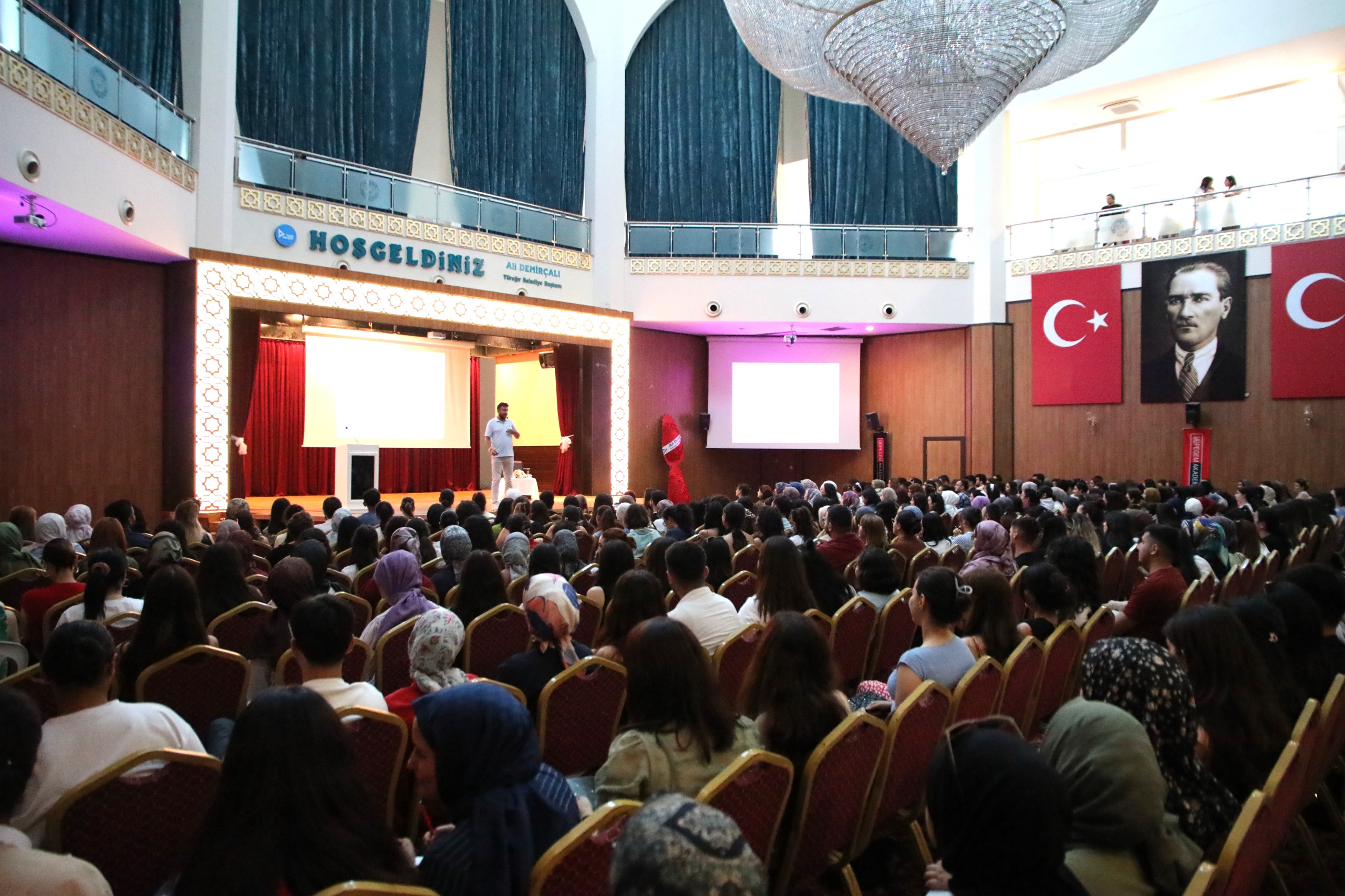 Yüreğir Belediyesi KPSS ve MEB-AGS adaylarını seminerde buluşturdu