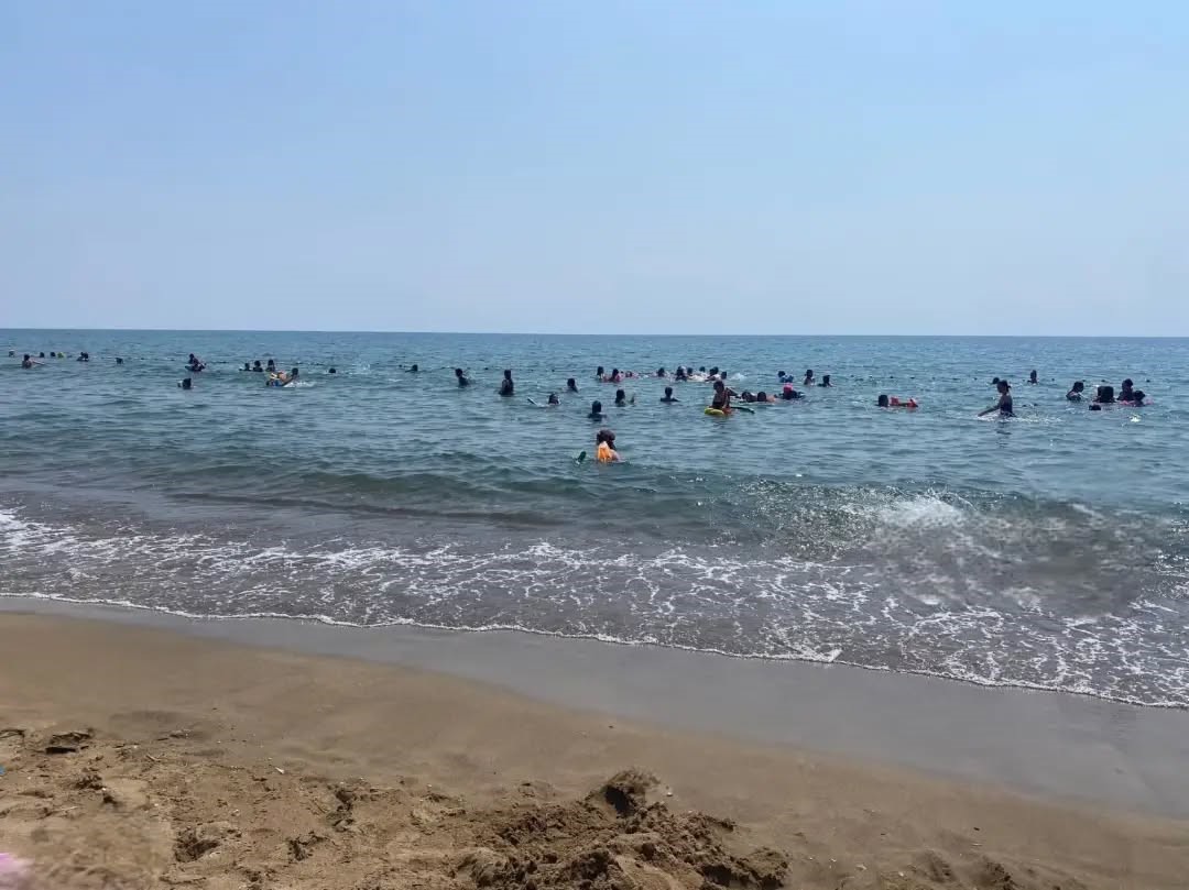 Adana’daki çocuklar deniz kampında keyifli vakit geçirdi