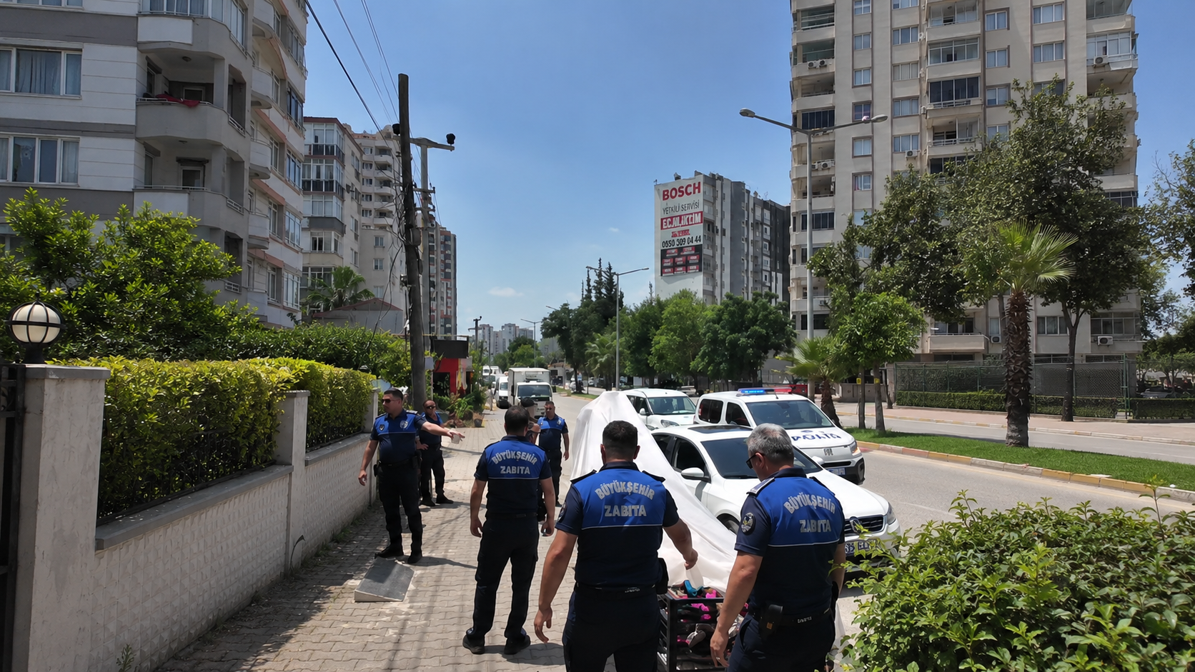 Çukurova’da kaldırım işgaline zabıta denetimi