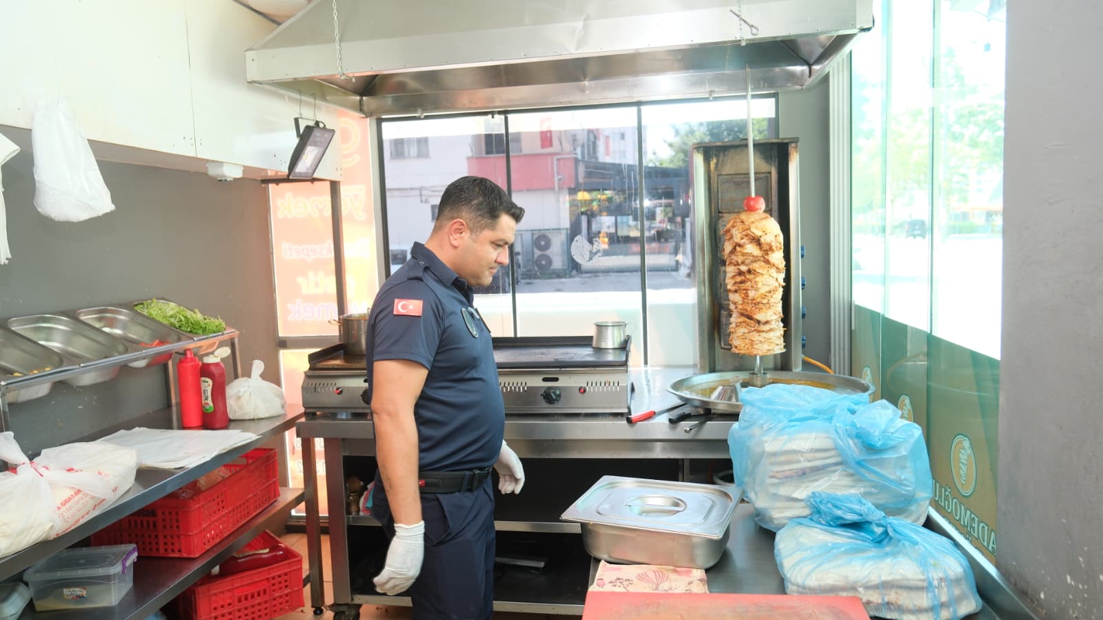 Ceyhan’da döner satışı yapan işletmelere denetim