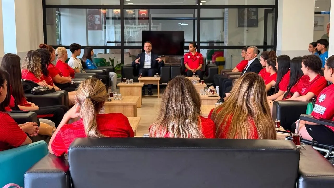 Genç sporculara Bakan Yardımcısı Eminoğlu’ndan ziyaret