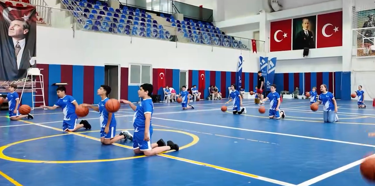 Yüreğir’de çocuklar yaz tatilini sporla geçiriyor