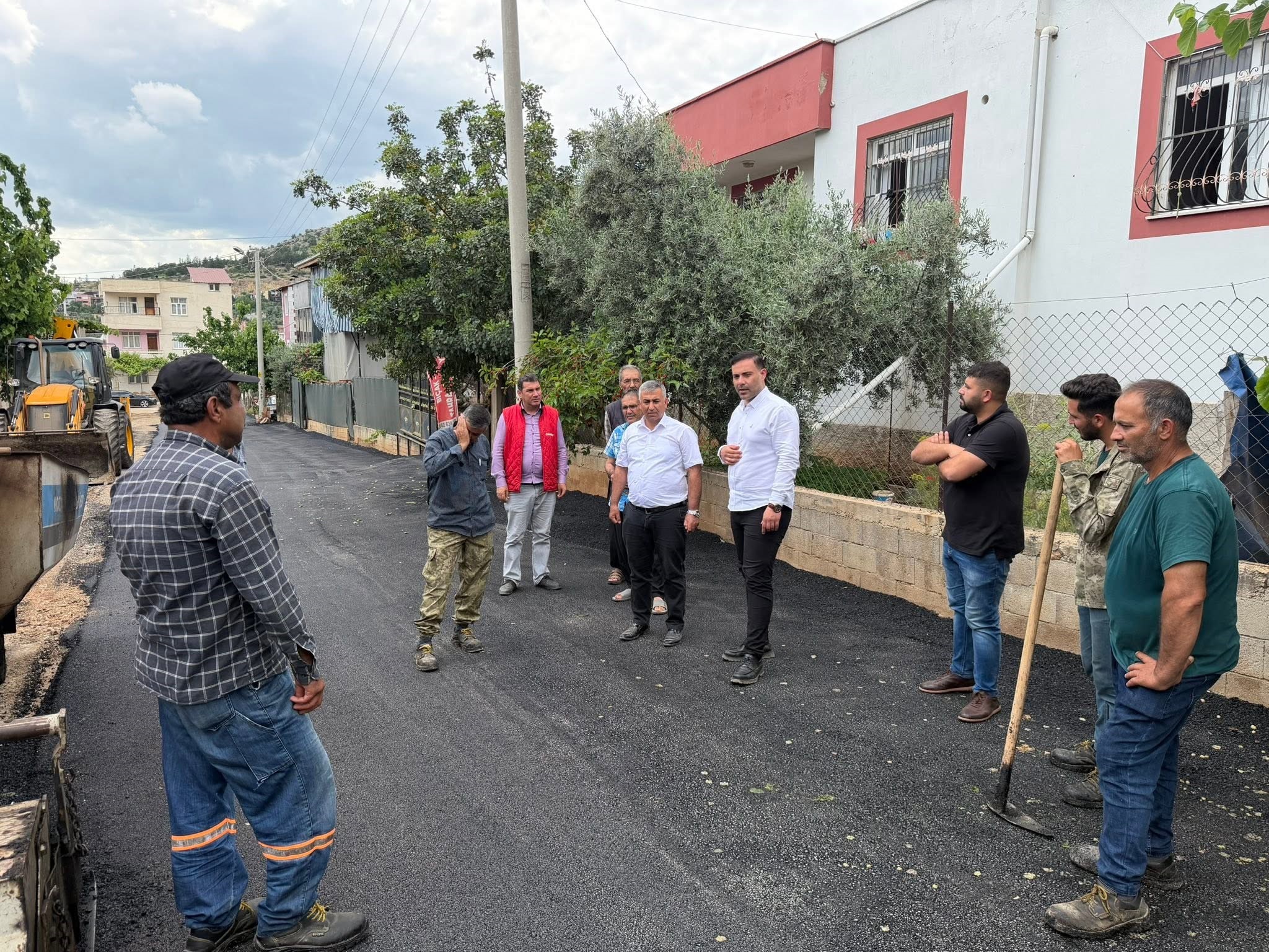 Kozan’da yol ve asfalt çalışmaları hız kazandı