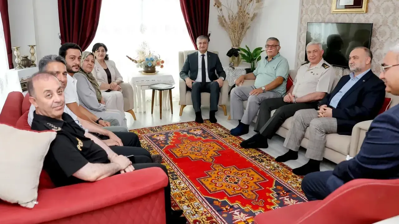 Vali Yavuz’dan Şehit Halit Yaşar Mine’nin ailesine ziyaret