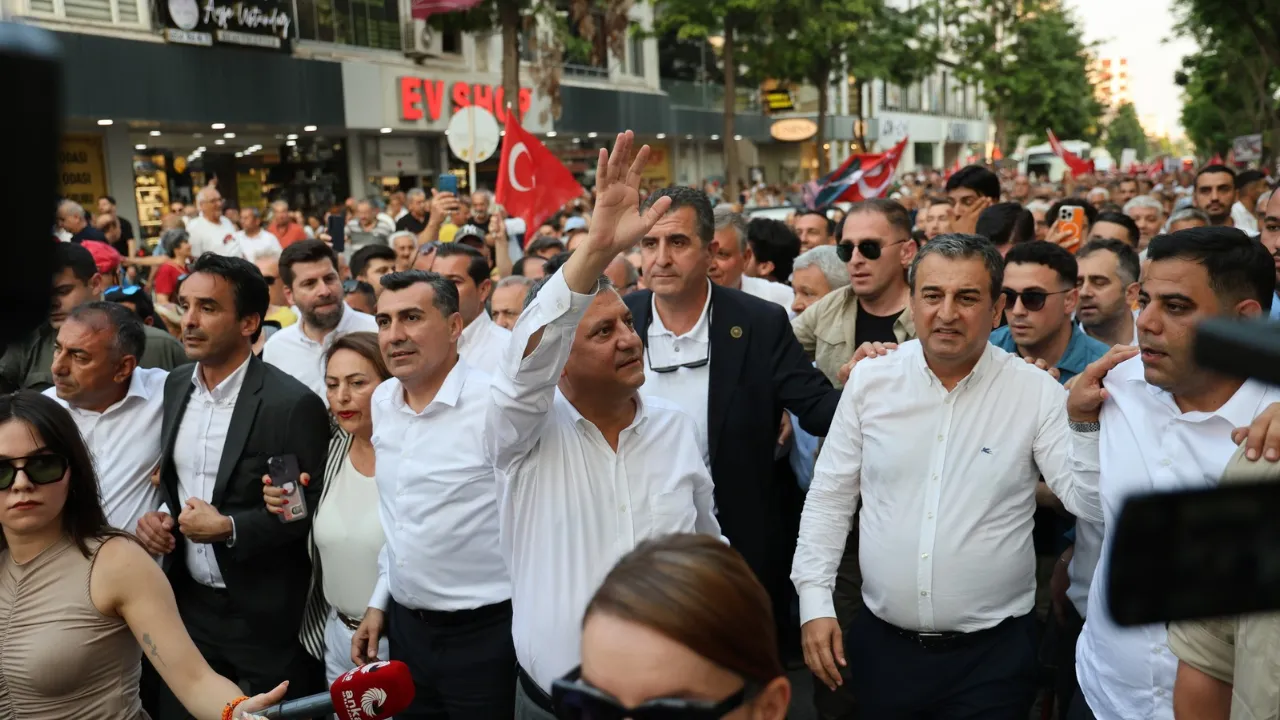 Özgür Özel’in Adana programı birlik mesajlarıyla tamamlandı