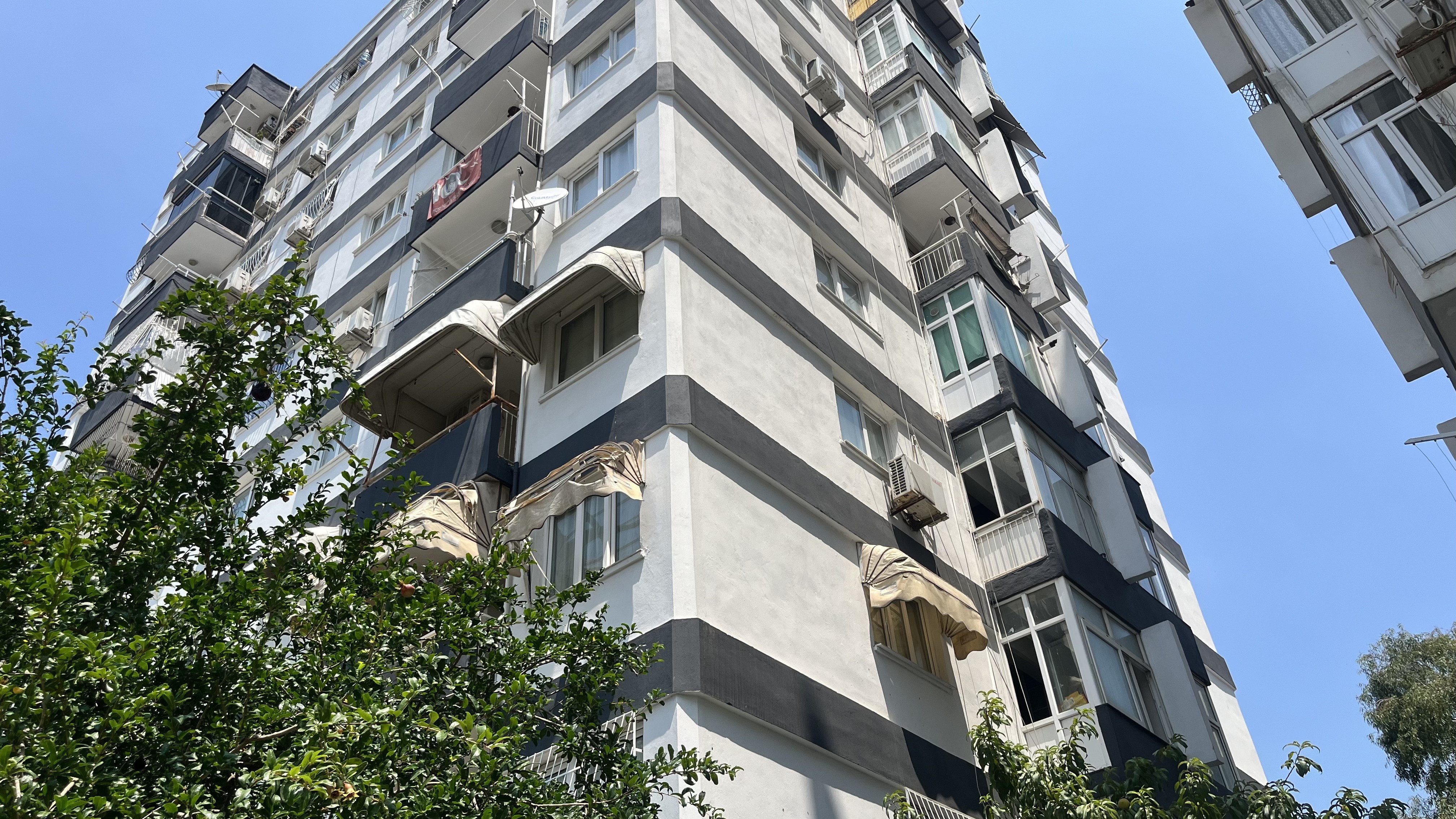 Tartıştığı eşine dehşeti yaşattı: Çekiçle darbedip boğazından bıçakladı