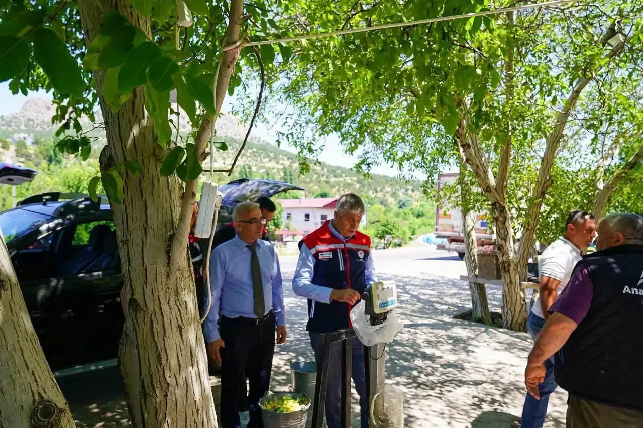 Atilla Bayazıt Pozantı’da kiraz üreticileriyle bir araya geldi