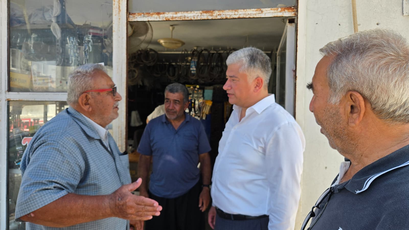 Sadullah Kısacık Karataş’ta esnaf ve vatandaşlarla buluştu