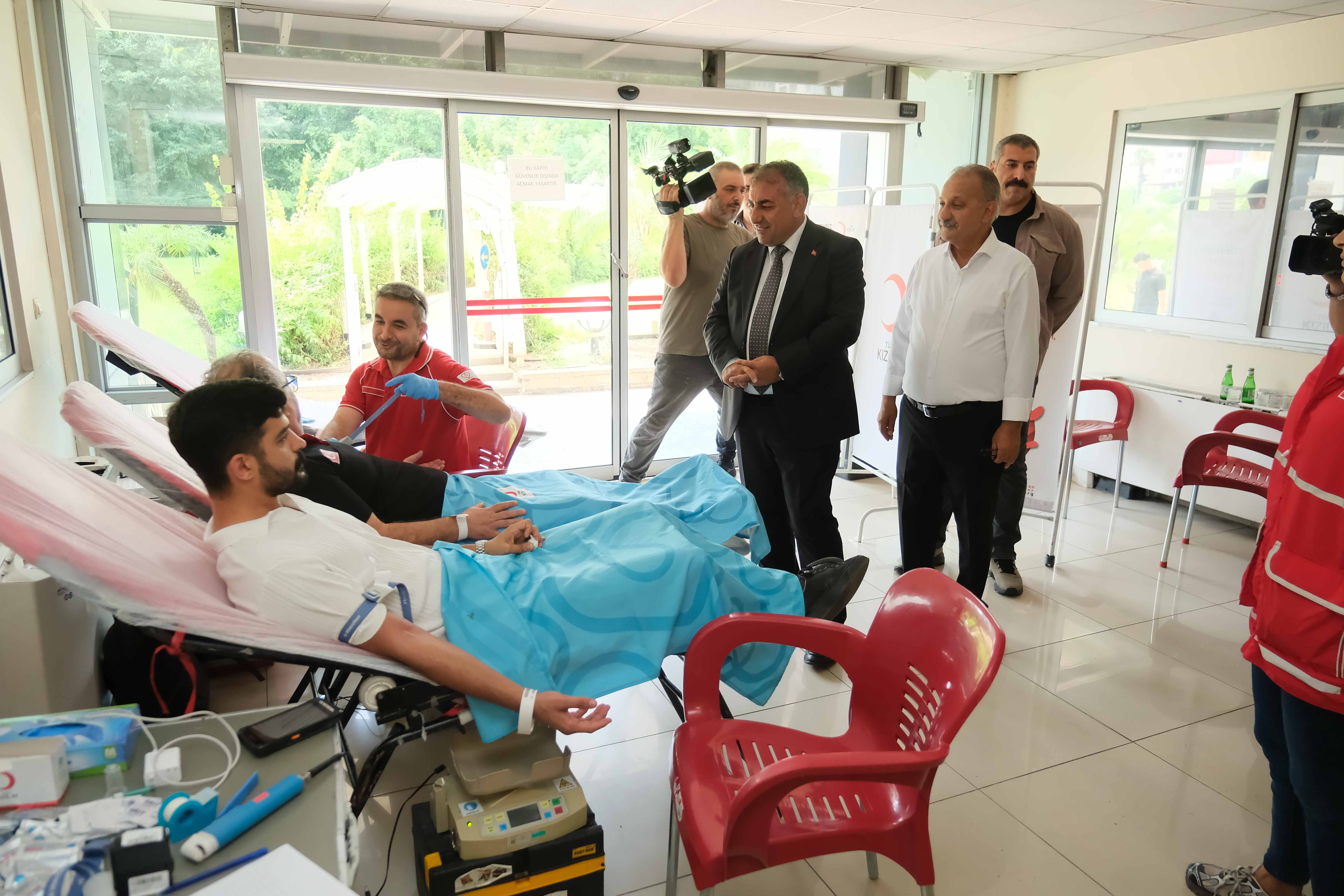 Adana Büyükşehir personelinden kan ve kök hücre bağışı
