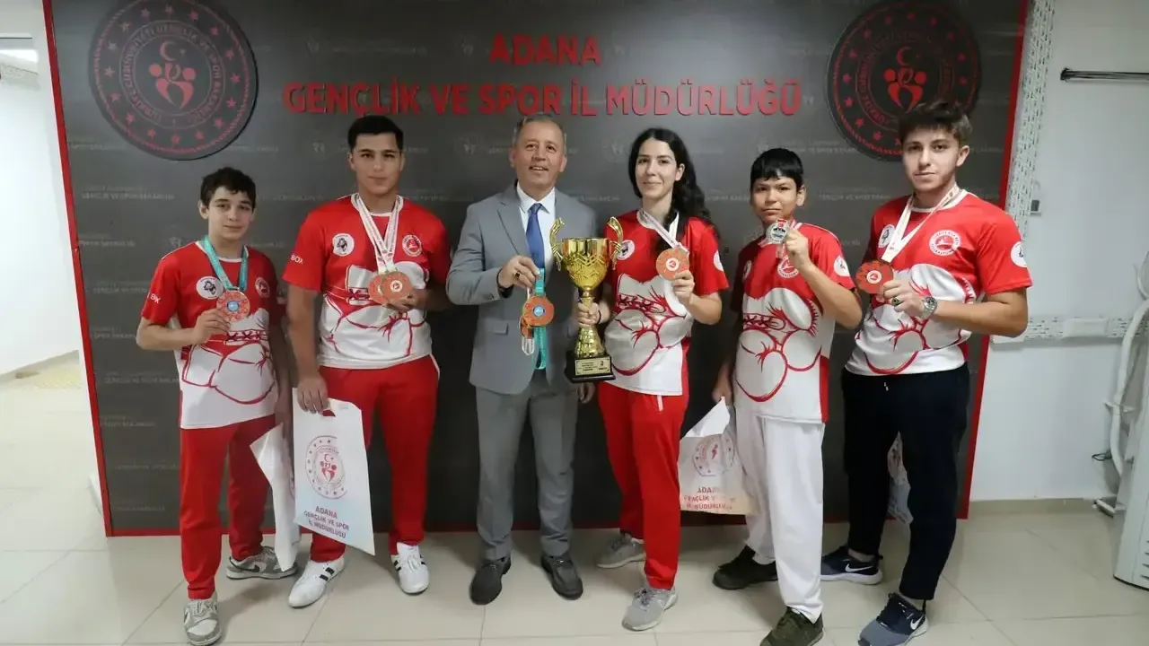 Kick boksta başarı elde eden sporcular İl Müdürlüğü’nde ağırlandı