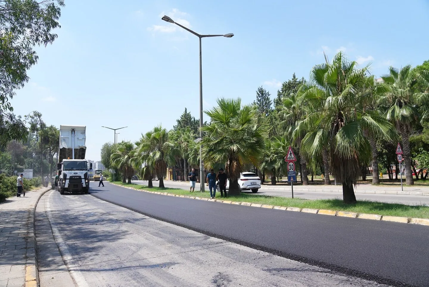 Beyazevler Otoban Bağlantı Yolu’nda asfalt çalışması