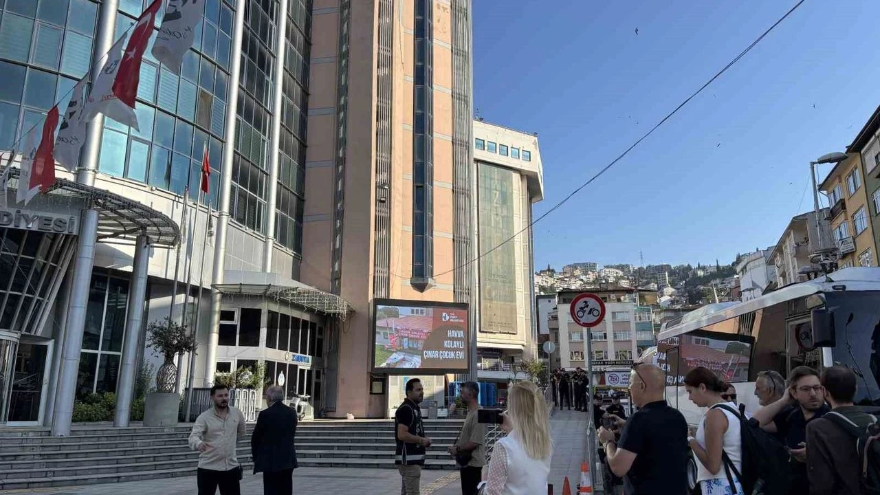 İzmit Belediyesi’ne yönelik soruşturma: 28 kişi gözaltına alındı