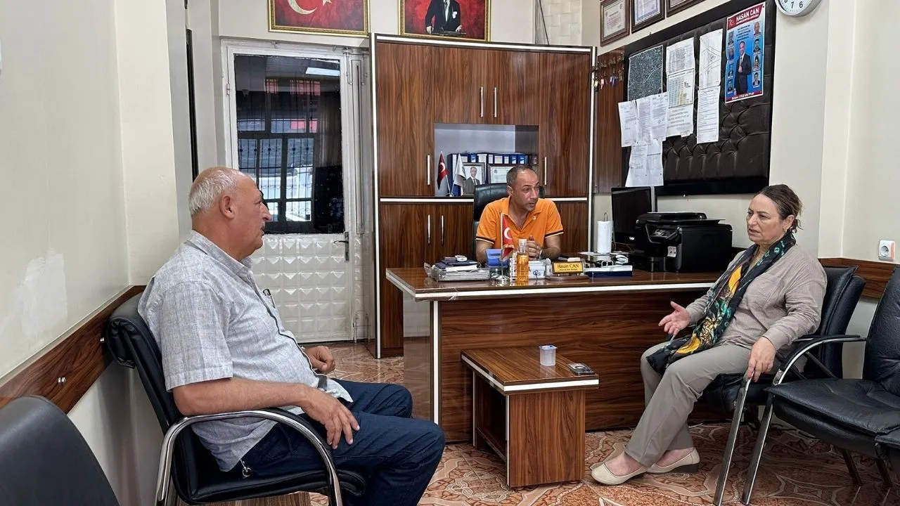 Müzeyyen Şevkin’den 5 Ocak Mahallesi Muhtarı Hasan Can’a ziyaret